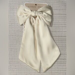 SUNDAY•STATE Ivory Large Satin Bow Hair Clip